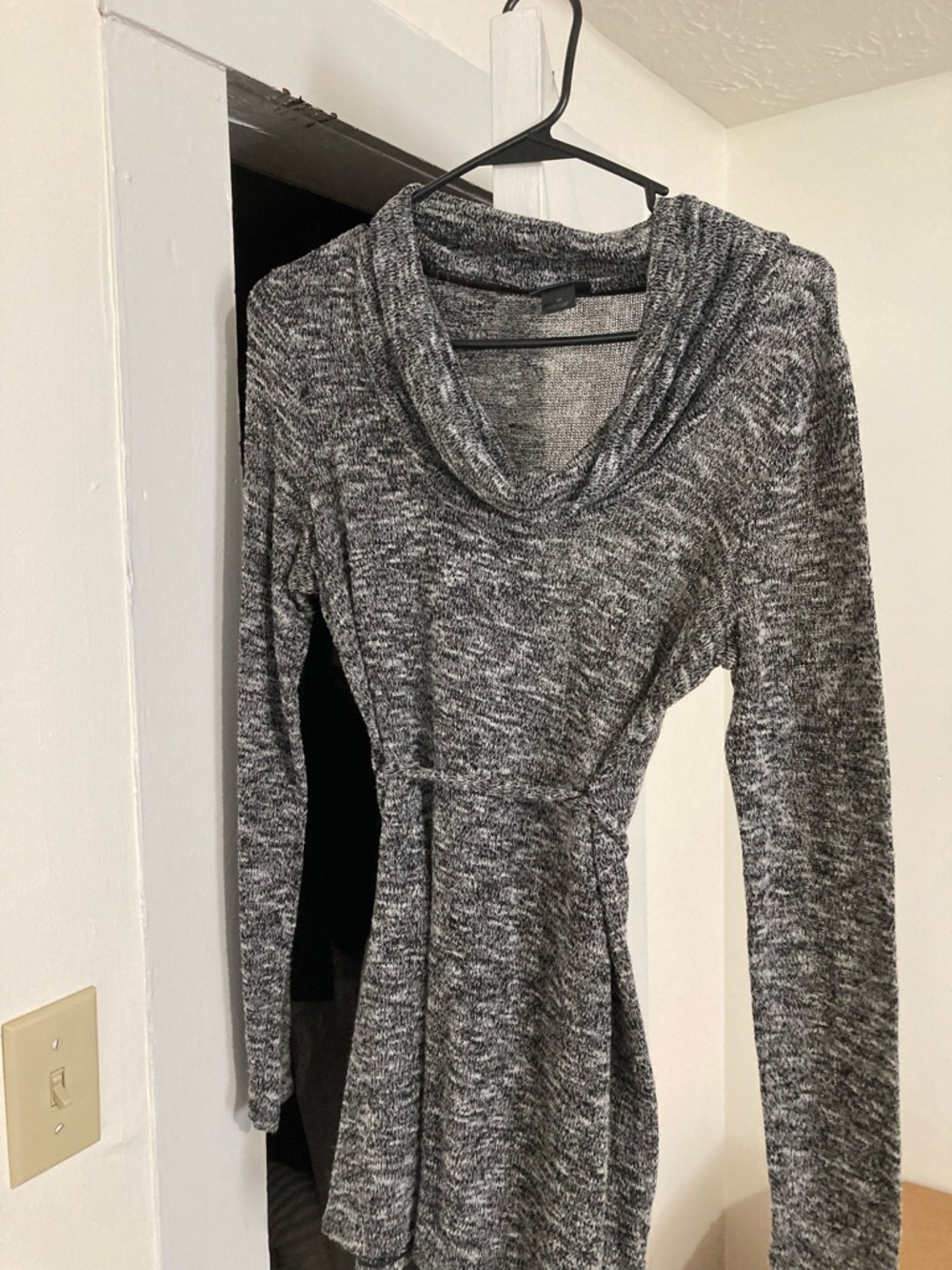 Ladies Sweater - Picture 12 of 12